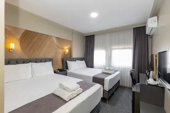 Loyal City Hotel