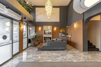 Loyal City Hotel