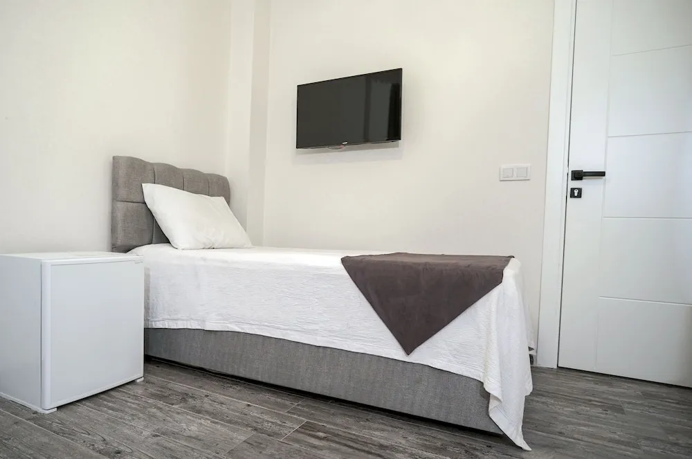 Family Oda, Bahçe Manzaralı