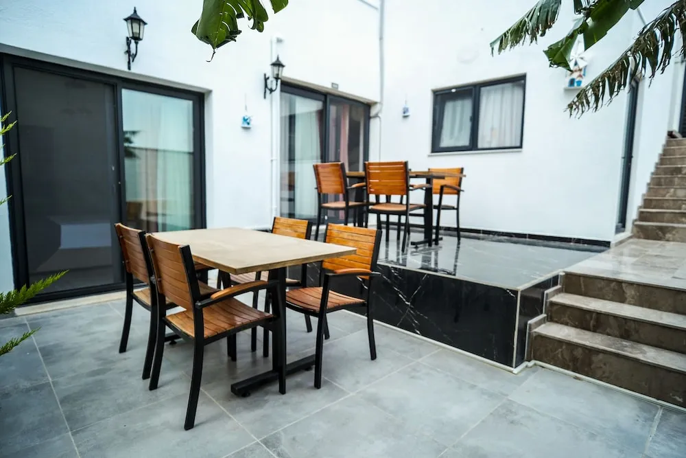 Family Oda, Bahçe Manzaralı