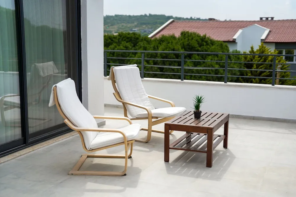 Standard Oda, Balkon, Havuz Manzaralı