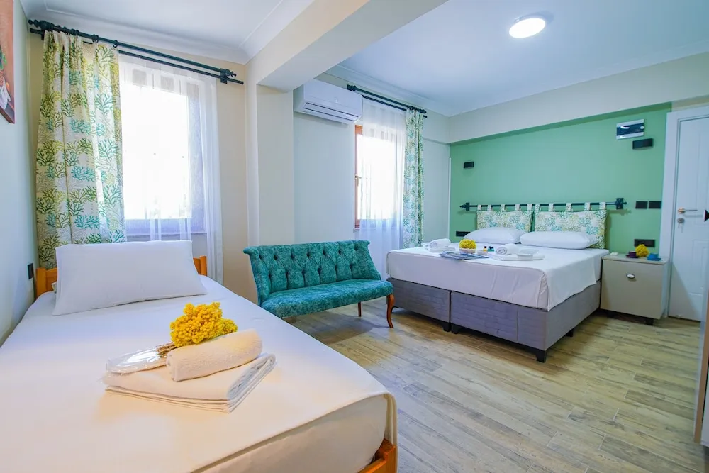 Deluxe Üç Kişilik Oda