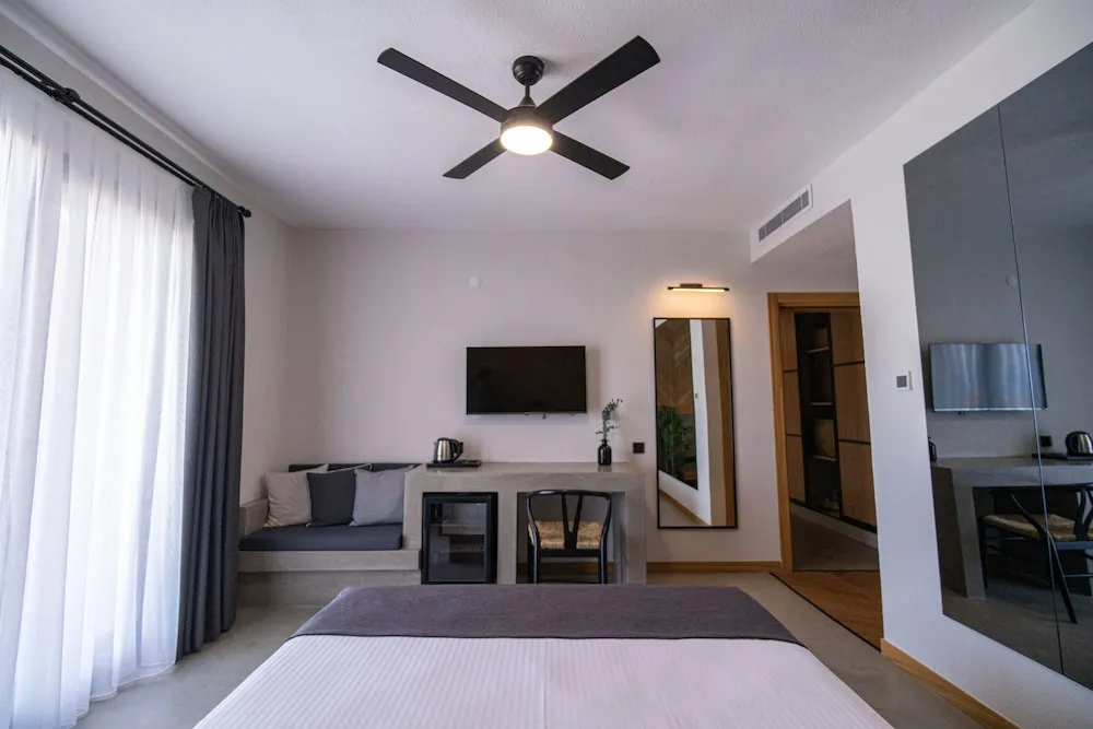 Deluxe Room With Pool