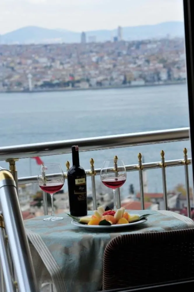 Deluxe Tek Büyük veya İki Ayrı Yataklı Oda, Deniz Manzaralı, Denize Bakan