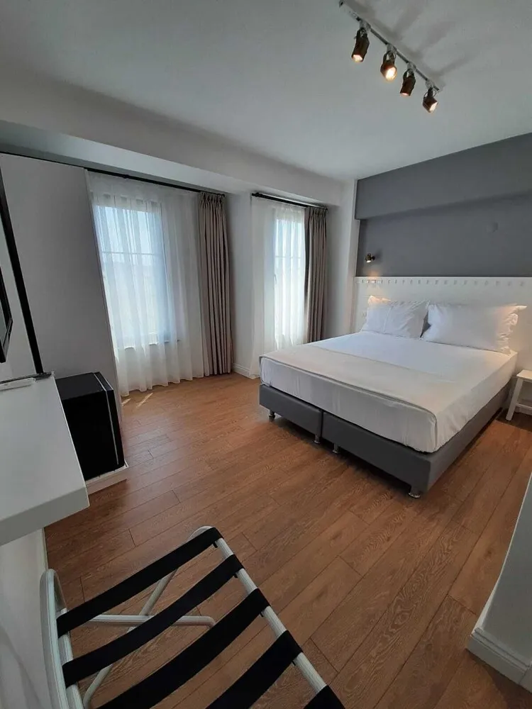 Deluxe Tek Büyük Yataklı Oda