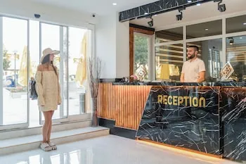 Far Life Hotel