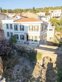 Lina Guest House