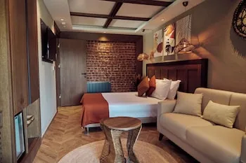 Parmos Otel