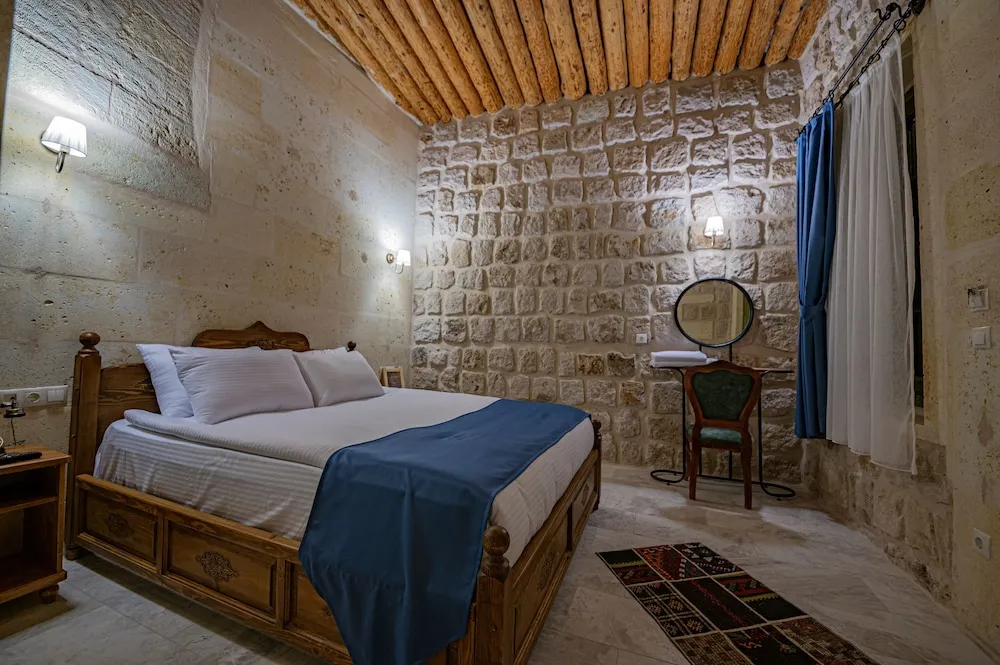 Romantic Süit, 1 Büyük (Queen) Boy Yatak, Sigara İçilmez, Sıcak Su Küveti