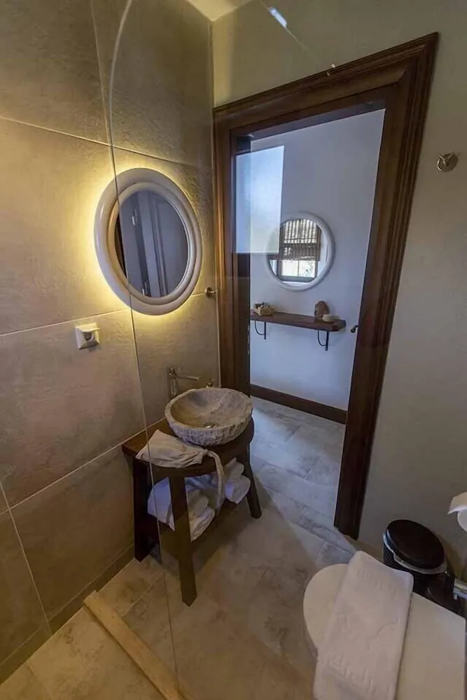 Superior Tek Büyük Yataklı Oda, Balkon, Deniz Manzaralı