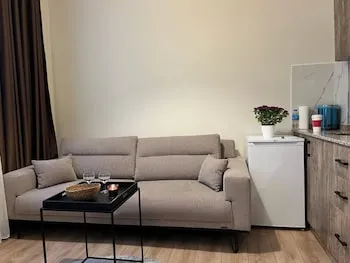 Roj Suite