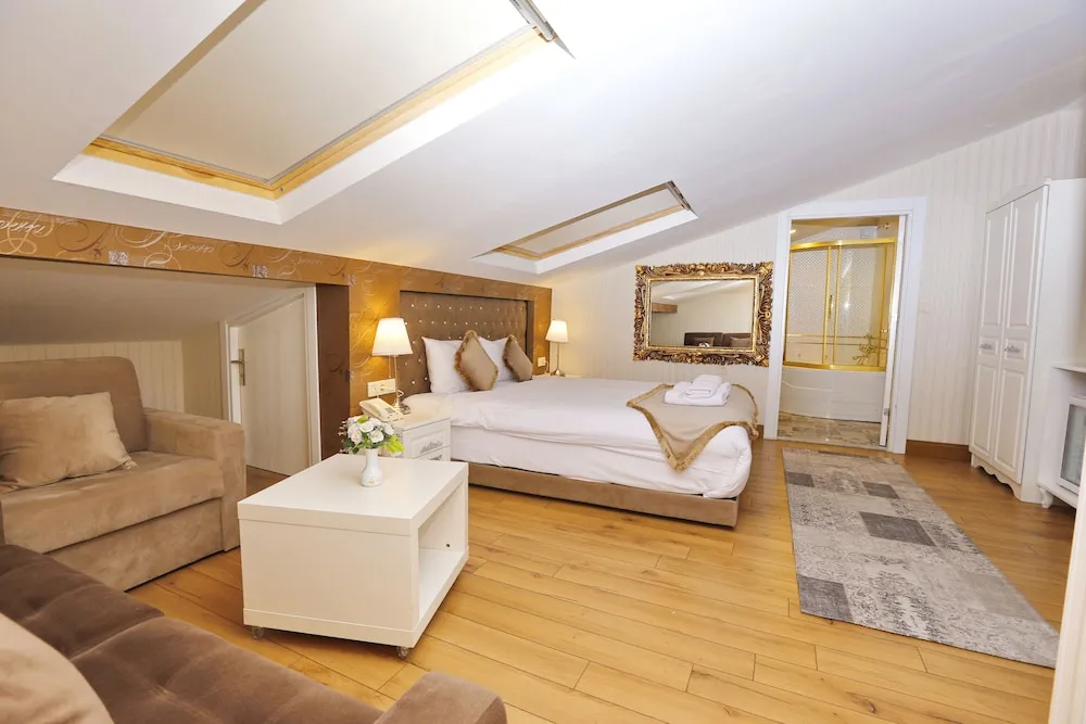 Penthouse Suite with Jacuzzi