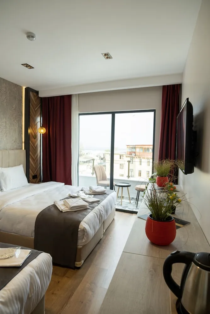 City Üç Kişilik Oda