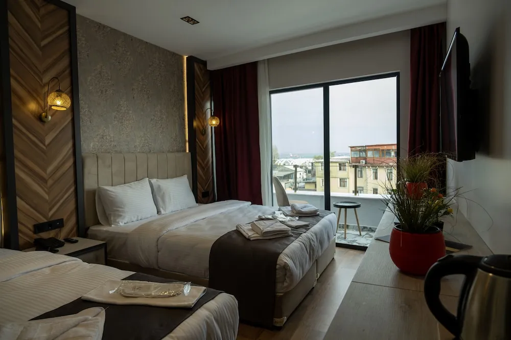 City Üç Kişilik Oda