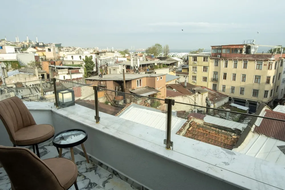 City Üç Kişilik Oda