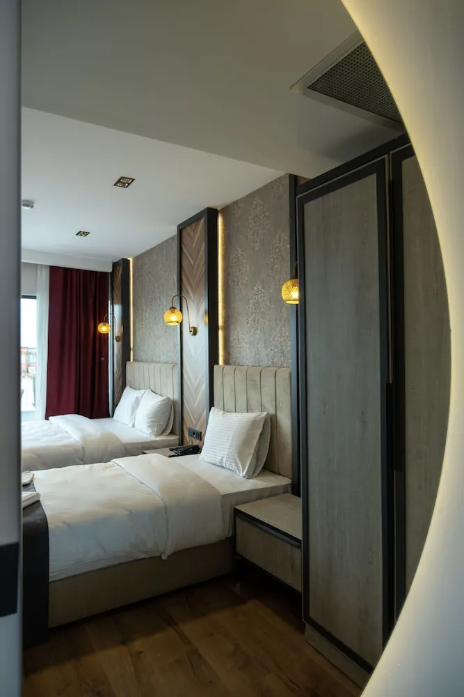 City Üç Kişilik Oda