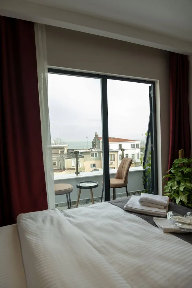 City Üç Kişilik Oda