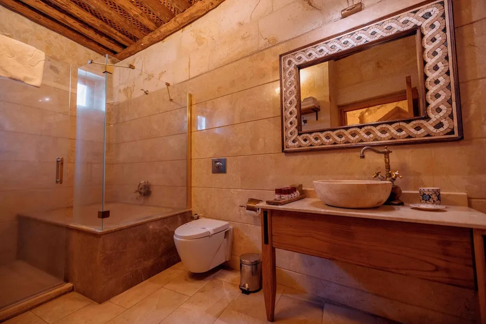 Suite Cave Room
