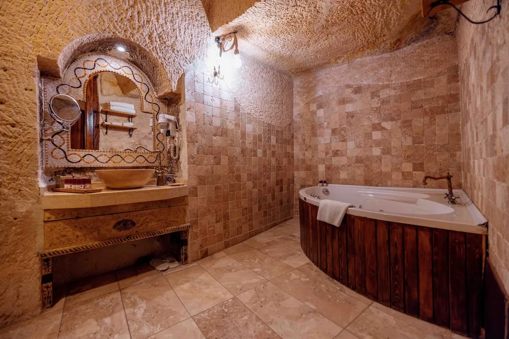 Suite Cave Room