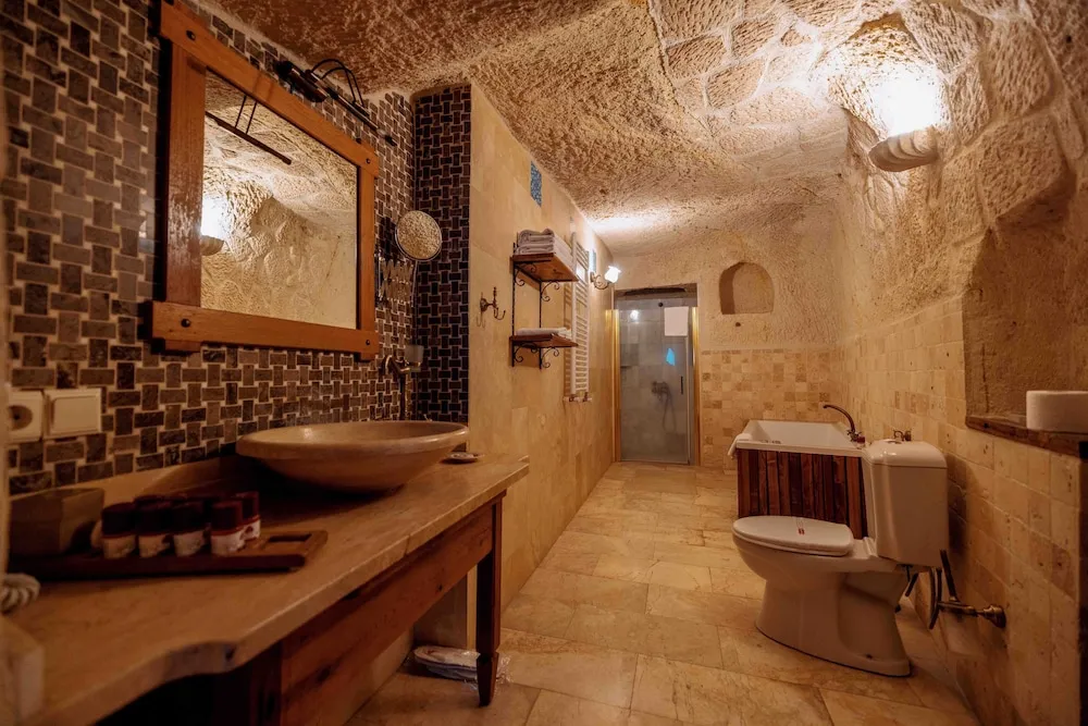 Suite Cave Room