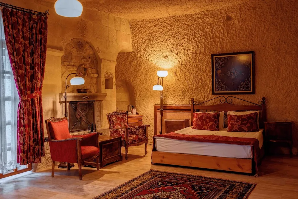 Suite Cave Room