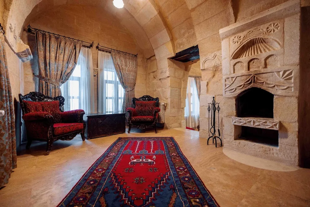 Suite Cave Room