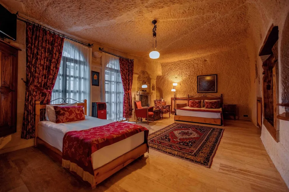 Suite Cave Room