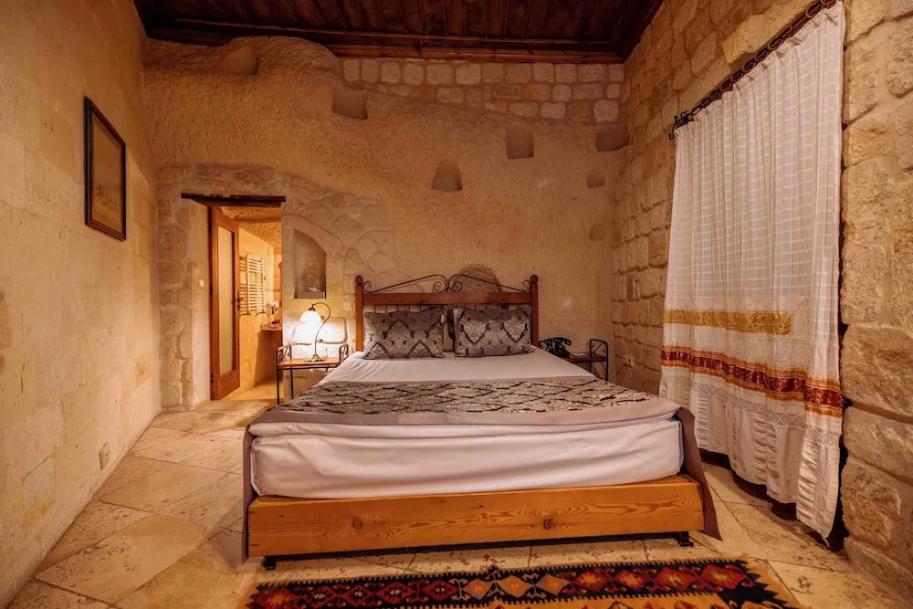 Classic Cave Room