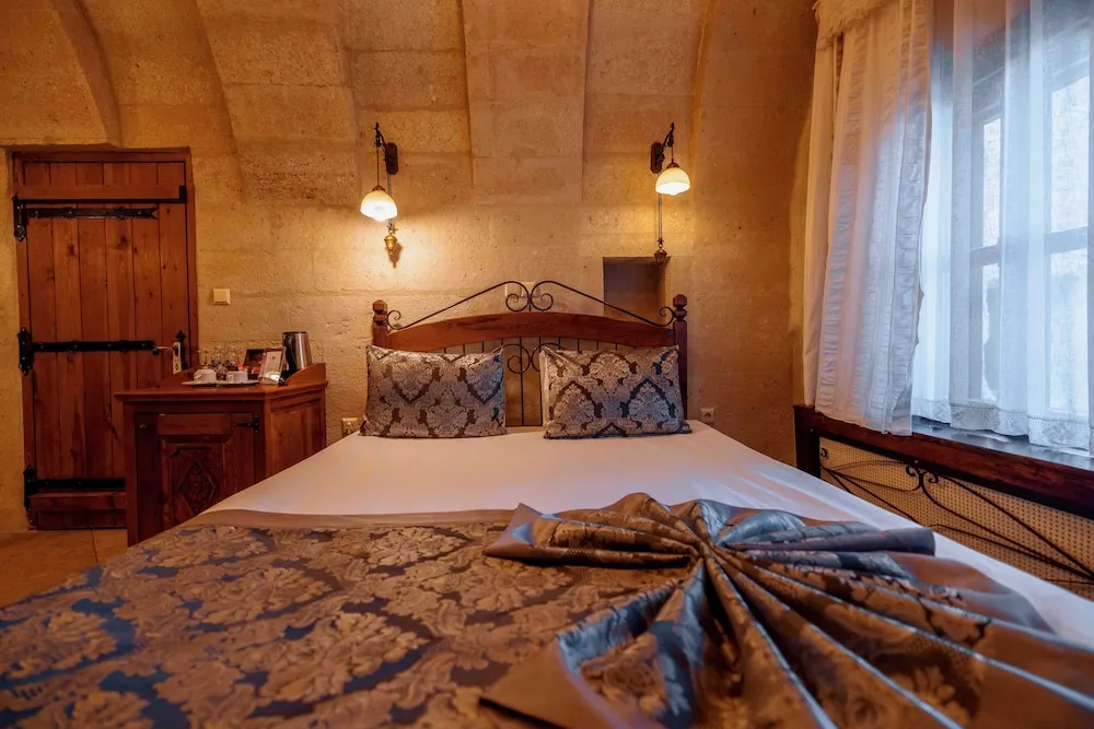 Classic Cave Room