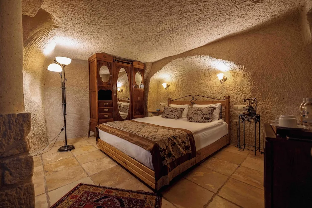 Classic Cave Room