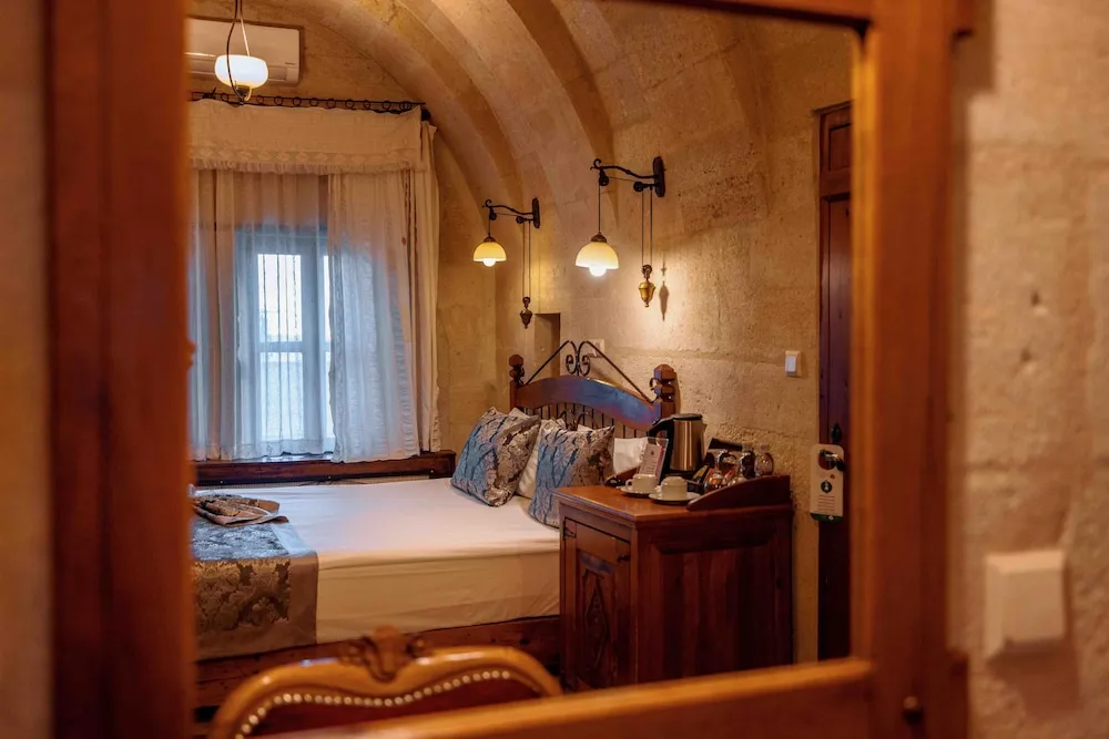 Classic Cave Room