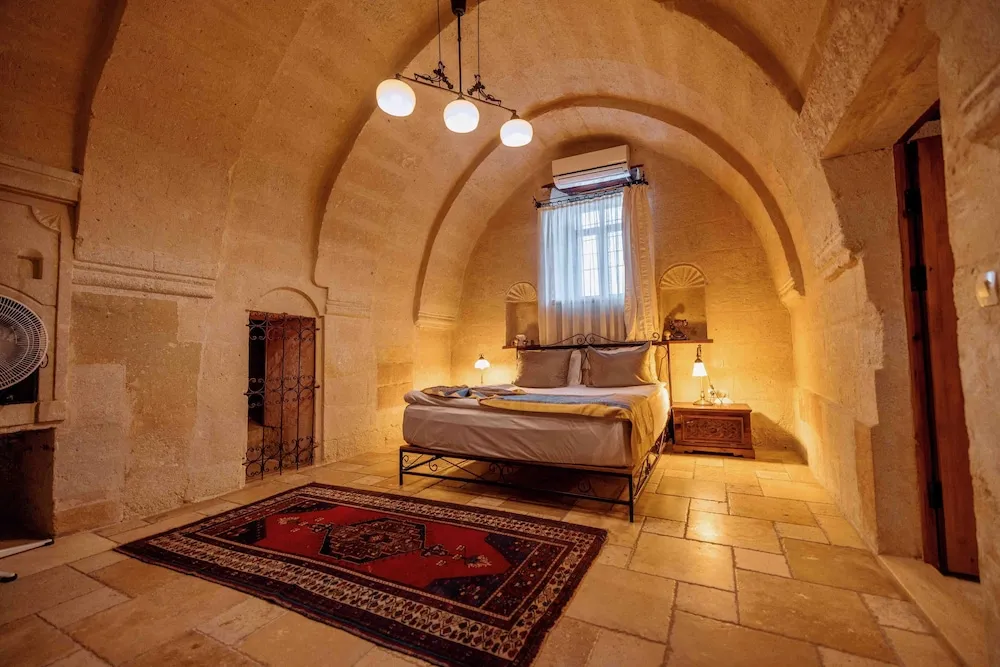 Classic Cave Room