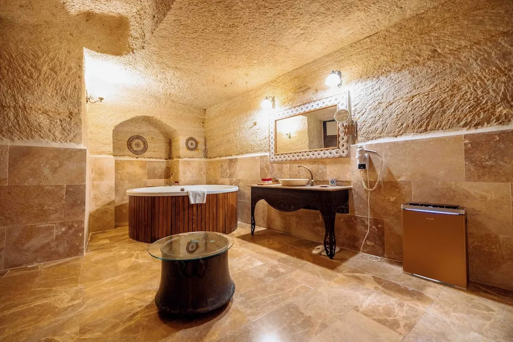 King Cave Suite