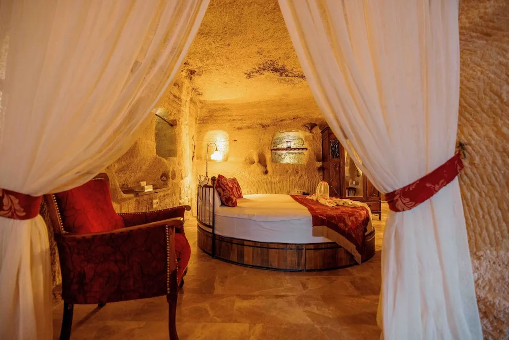 King Cave Suite