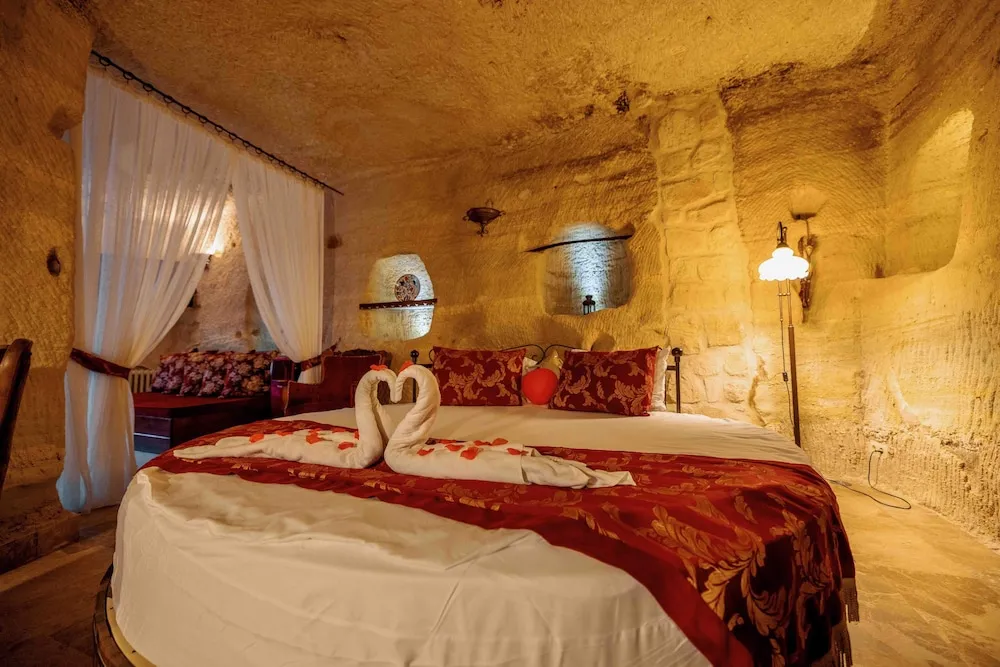 King Cave Suite