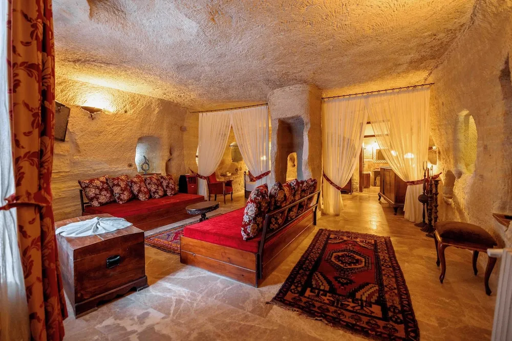 King Cave Suite