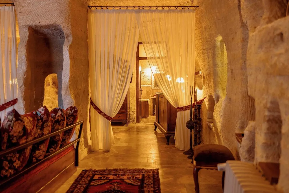 King Cave Suite