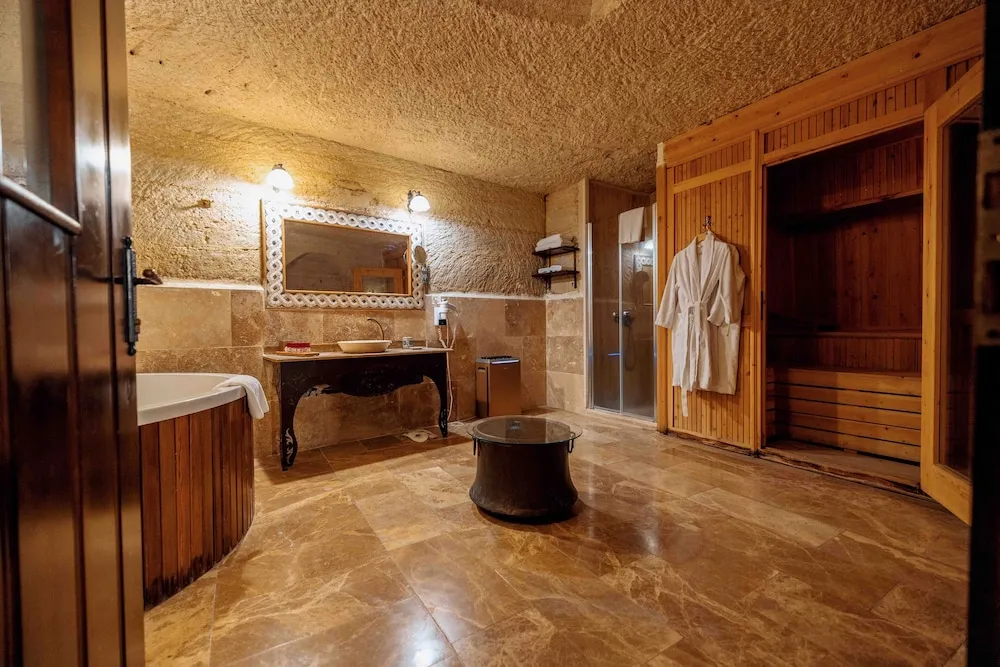 King Cave Suite