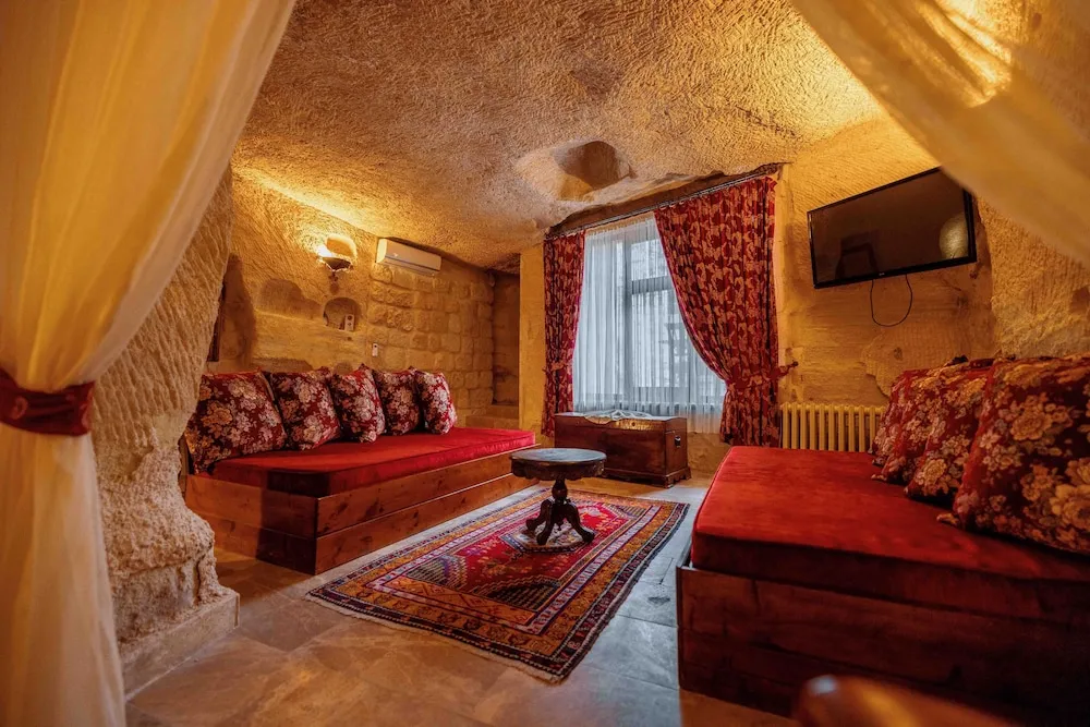 King Cave Suite