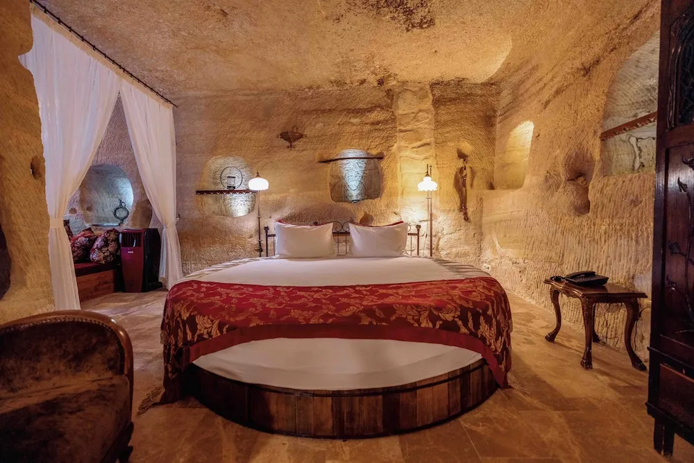 King Cave Suite