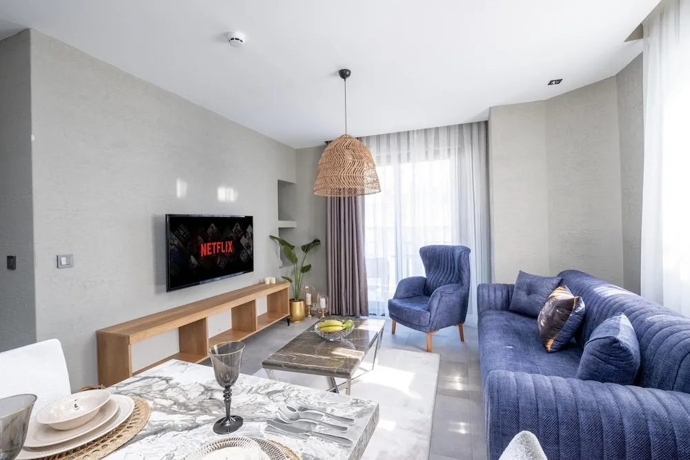Apart Daire, Havuz Manzaralı