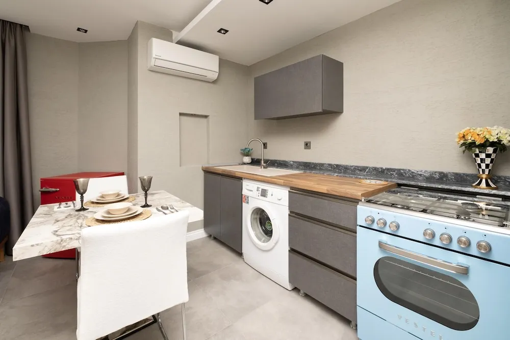 Apart Daire, Havuz Manzaralı