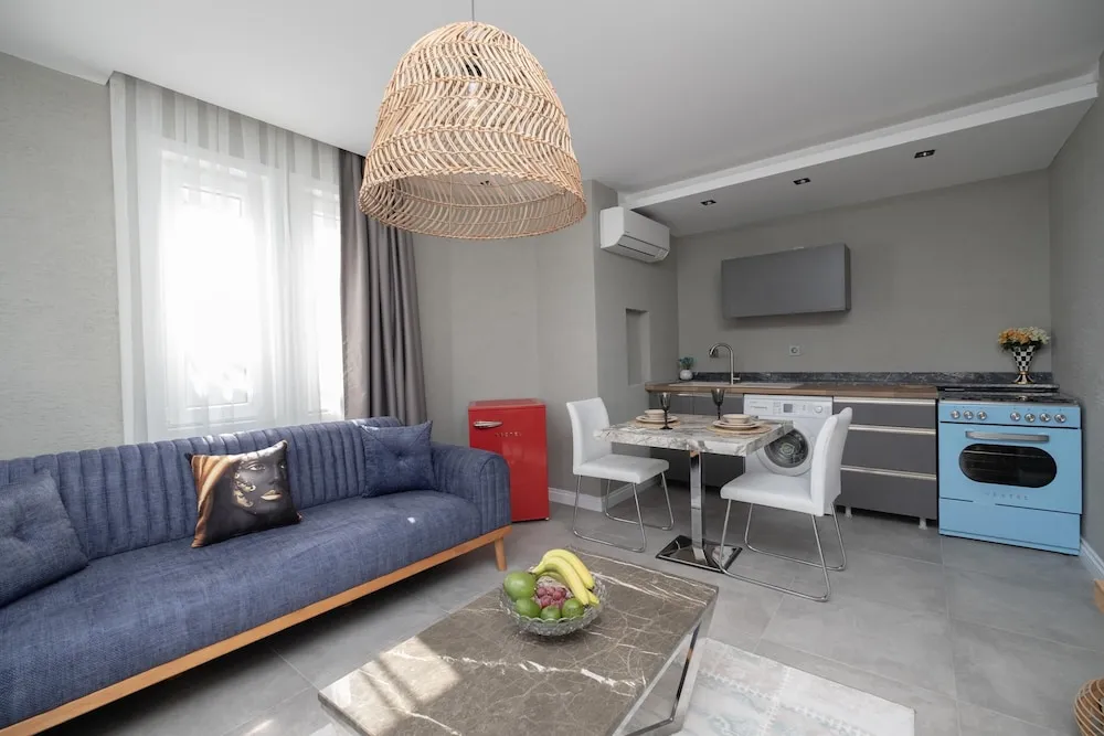 Apart Daire, Havuz Manzaralı