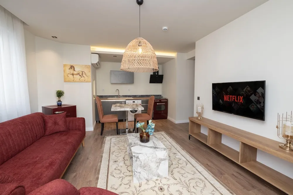 Apart Daire, Havuz Manzaralı