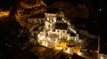 Bayar Cave Suites