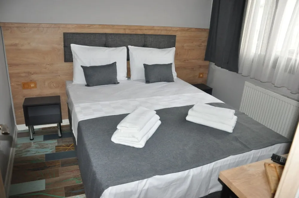 Standard Tek Büyük Yataklı Oda