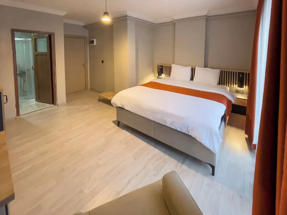 Premium Tek Büyük Yataklı Oda