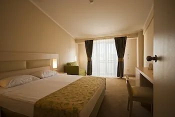 Mg White Lilyum Hotel