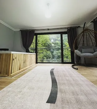 Mariposa Luxury House