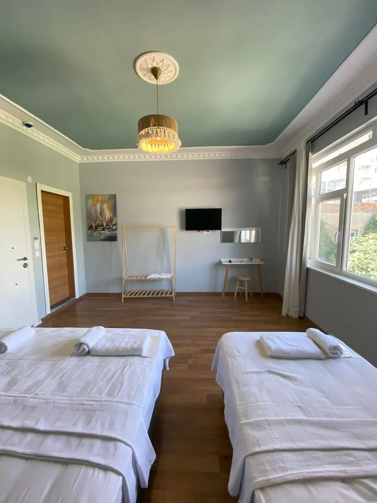 Comfort Oda, Birden Çok Yatak, Sigara İçilmez, Şehir Manzaralı